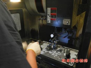機床綜合檢修現(xiàn)場